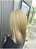 オリーブベージュ