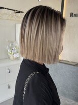 リエンス(RIENS) 【RIENS】ホワイトグレージュ×黒根元ボブ
