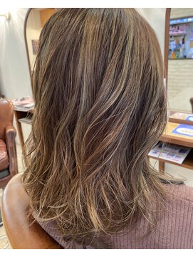 ヴィアンカ(Vianca) ミディーライムグレージュ