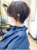 アッシュベージュ/前髪長めショートボブ/ クールショート/柴