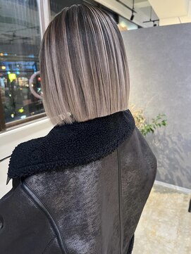 メリー オオサカ(Merly Osaka) 後ろ姿かわいすぎ！切りっぱバレイヤージュ_smoky greige_