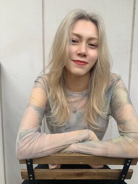 シーン(SCENE) ホワイトブロンド×ロング　ブリーチ　前髪なし【天神/今泉】