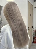 大人可愛いストレートロング外国人風ブリーチグレーベージュ