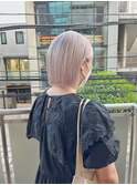 切りっぱなしボブ　2ブリーチカラー ホワイト　ホワイトベージュ