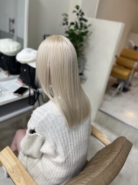 カリーナ(CARINA) ホワイトブロンド/ホワイト