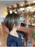 ・白髪ぼかし可、ハイライトカラーショートボブ・