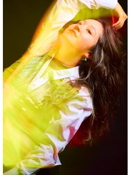 アンアタッシュ(UNE ATTACHE) 冬を彩るバレイヤージュパーマ、垢抜け感アップの秘訣