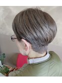 オシャレに白髪染めショートスタイル