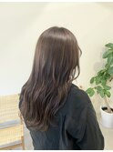 柔らかなゆる巻きロングヘア