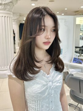 エアー 青山(AIR) ハッシュカット顔まわりレイヤーカットアッシュグレージュ