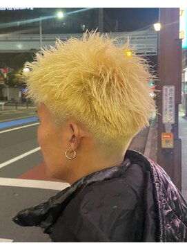 ブレイズ コクラ(BLAZE KOKURA) ローフェード＋スパイキーショート