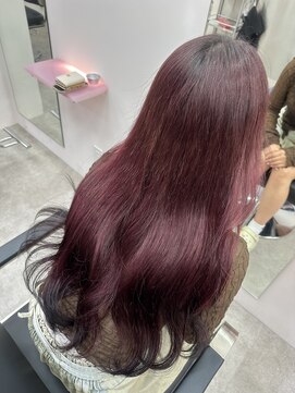 ダズリングディア(Dazzling Deer) ピンク/暗めカラー/中明度/ロング/ブリーチ/レイヤーカット