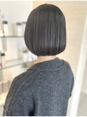 青みで魅せる透け感ボブ