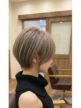 ウェリナ(welina) 洗練ショート×ダブルカラーで作る上質ハイトーン