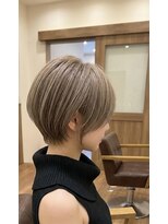 ウェリナ(welina) 洗練ショート×ダブルカラーで作る上質ハイトーン