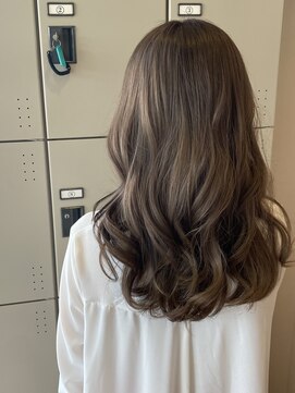 スタジオフィット(STUDIO FITTO) ママ世代にオススメ！ナチュラルベージュ　大人ブリーチ