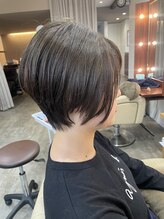 アーキヘアーカリス(archi hair charis) 前下がりショート×カーキベージュ
