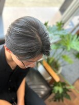 ヘアーワークス ボナ(HAIR WORKS bona.)&nbsp;王道センターパート 毛流れニュアンスパーマ 透明感カラー