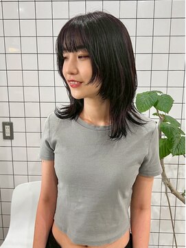 スート(suit.) 大人可愛いミディアムレイヤーウルフカット