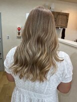 ミラシィ 成田(Mirashy)&nbsp;ハイライトカラーミルクティーベージュレイヤーカット