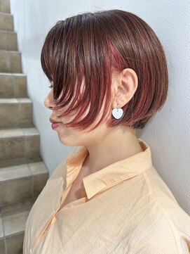 バズ(BUZZ) レイヤーマッシュショートとインナーカラー★秋山