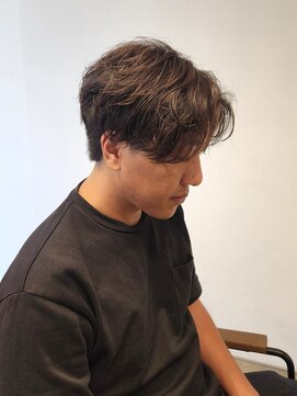 ニアウ 伊勢崎連取店(Niau) 刈り上げセンターパートニュアンスパーマ