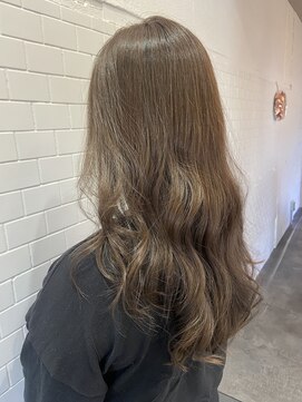 イロプラス( IRO＋) 顔周りレイヤースタイル