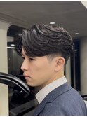 刈り上げセンターパートテーパーフェードカットニュアンスパーマ