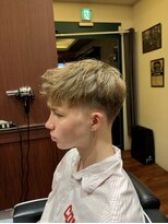 ブロートーキョーバーバーショップ 神田2nd(Bro Tokyo BARBERSHOP)&nbsp;スペインカールテーパーフェードスタイル