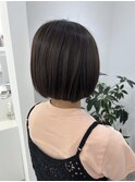 アッシュベージュ×内巻きボブ