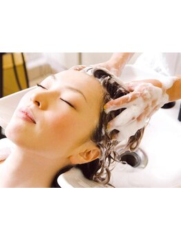 【高井戸駅徒歩2分】本格ヘッドスパ“davines×YUMEシャンプー”で髪と頭皮に極上ケア♪癒し効果も…◎