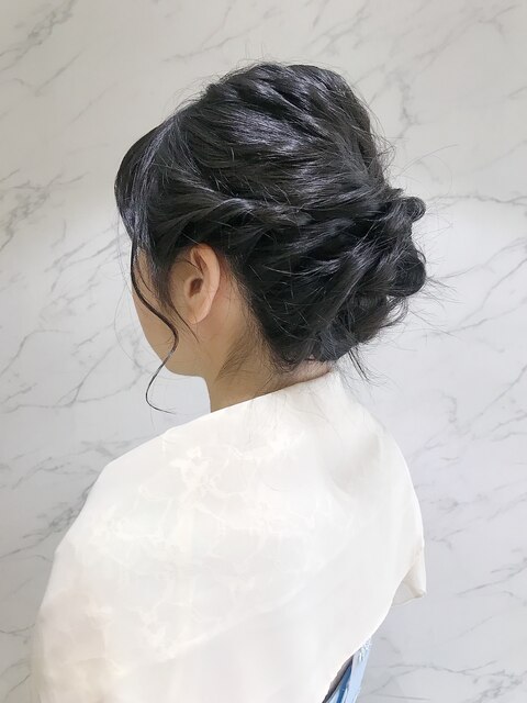 黒髪でも似合う清楚系ヘアアレンジ