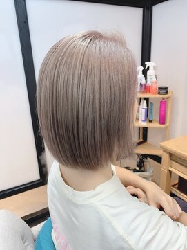 イーラ(era) 《era》ミルクティーグレージュ 艶ツヤ ブリーチオンカラーみわ