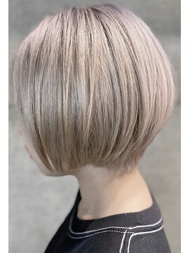 ポット バイ クレドガーデン 大宮東口店(pote by CRED GARDEN) 前下がりショートボブ×ホワイトミルクティー透明感/大宮グランs