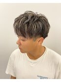 ハイライト シルバーカラー 刈り上げマッシュ