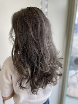 イロン(iroN) 20代女性　グレージュ