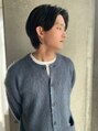 アオゾラヘアーヒカリノモリ(AOZORAHAIR hikarinomori) ナチュラルセンターパートスタイル[メンズ/メンズカット]