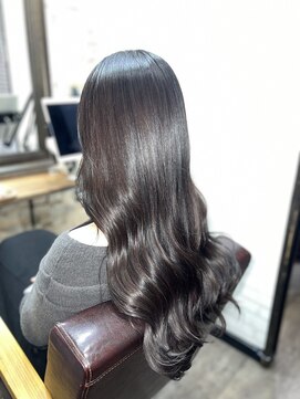 ハサミバイアトリエナガノ 千葉(8sami by atelier nagano) ショートボブ/センターパート/ツヤ髪/グラデーション/イヤリング