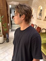 ビュートリアム265(BEAUTRIUM 265) メンズヘア ブロンドヘア 金髪 センターパート ブリーチカラー