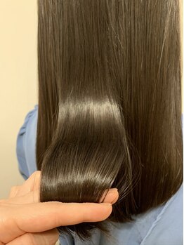 ヘアーアンドメイク ルシエル(hair&make Luxiel)の写真/【大人気Aujua取り扱い◎】気になるダメージや髪のお悩みも厳選薬剤で髪質改善！未来の髪を美しく育む―