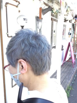 ブリキ(BLIK) 透明感があるシルバー