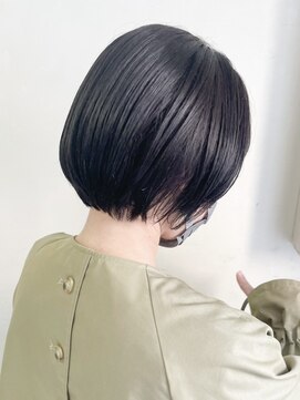 ヒビヲ(HIBIO) 切りっぱなしボブ ショートヘア くすみカラー  30代 40代 横浜駅