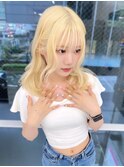 ハイトーン　韓国風　ブロンドヘア　セミロング　顔周りカット