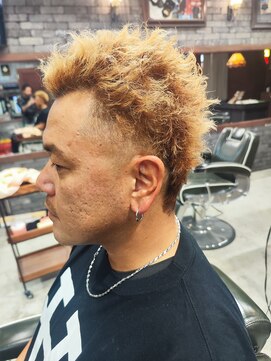フォーコーナーズカットショップスリーセント 栄(FourCornersCutShop 3/cent) ブリーチ/ブッダパーマ/仏陀パーマ/スパイキーショート