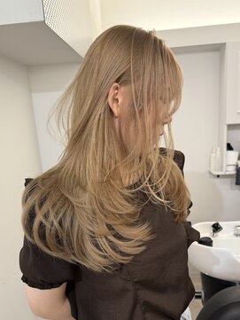 ヴィア(Via) レイヤーカット/ブリーチ/ハイトーン/髪質改善/ベージュ