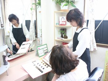 美容室 あした葉の写真/髪を傷めず、いつまでも健やかに◇ヘナカラーでしっかりとした艶とコシのある髪に！トリートメント効果も◎