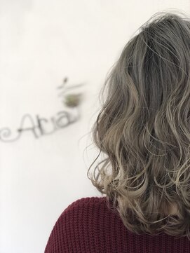アリア トータルビューティー(Aria total beauty) 外国人風ハイライトグレージュ