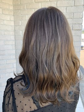 ハグヴィアン(HUG BIEN) ブルーインナーカラー