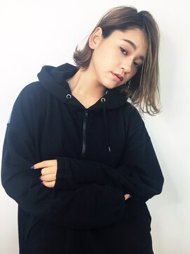 アイティー バイ アルバム 浦和店(IT by ALBUM) 大人クールボブ_ハイライトカラーオリーブカラー_36544