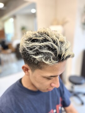 クラウドヘアー CLOUD HAIR 金髪メンズカット刈り上げハイライトセンター南フェード